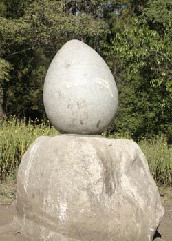 яйцеобразный памятник Писанке